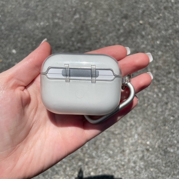 sparkly h&m airpod CASE w/ carabiner (airpod pros) - Picture 3 of 3